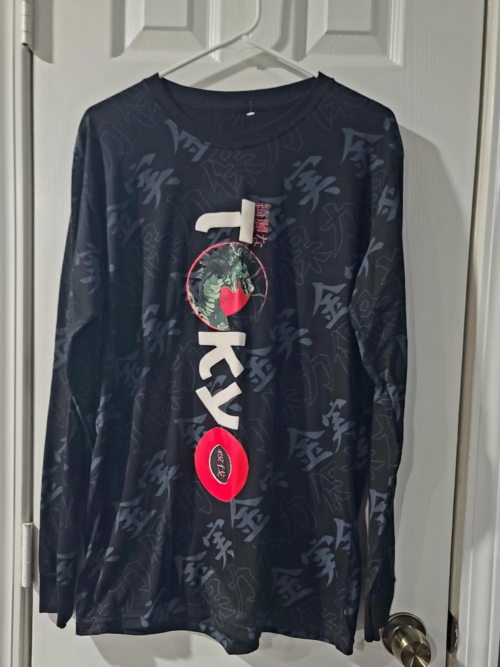 Men's Black Graphic Long-Sleeve Tee with Vertical Dragon Motif M